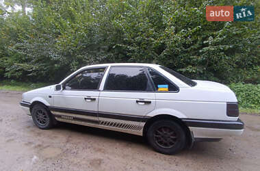 Седан Volkswagen Passat 1990 в 