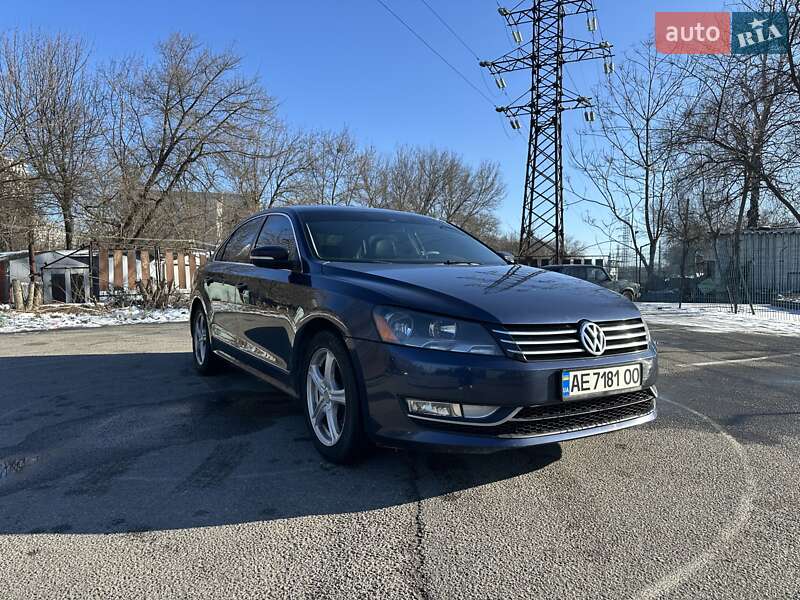 Седан Volkswagen Passat 2012 в Днепре