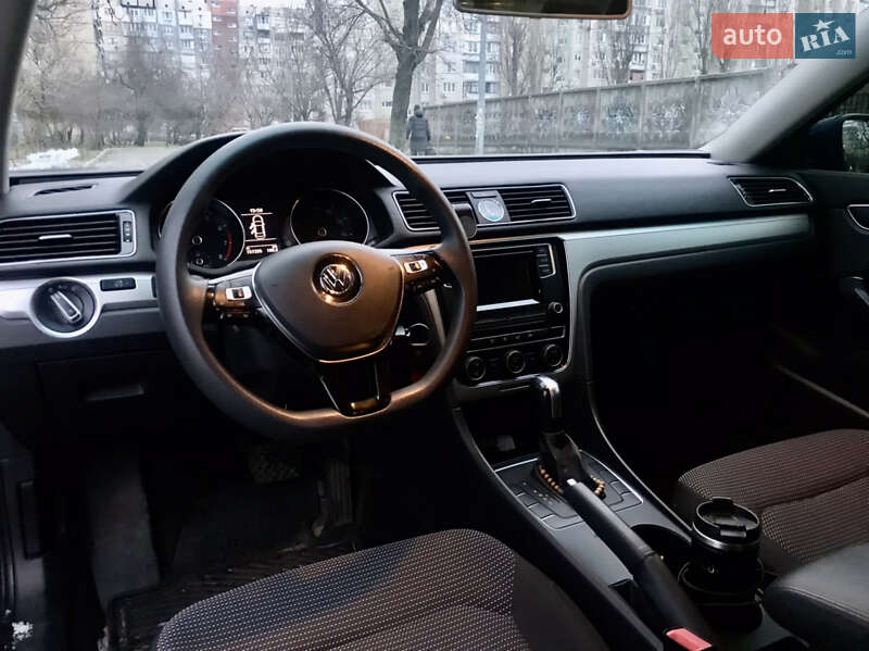 Седан Volkswagen Passat 2016 в Киеве