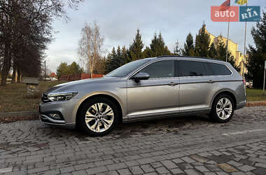 Универсал Volkswagen Passat 2021 в Киеве