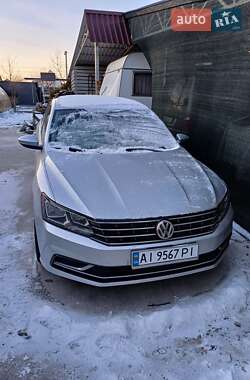 Седан Volkswagen Passat 2015 в Києві