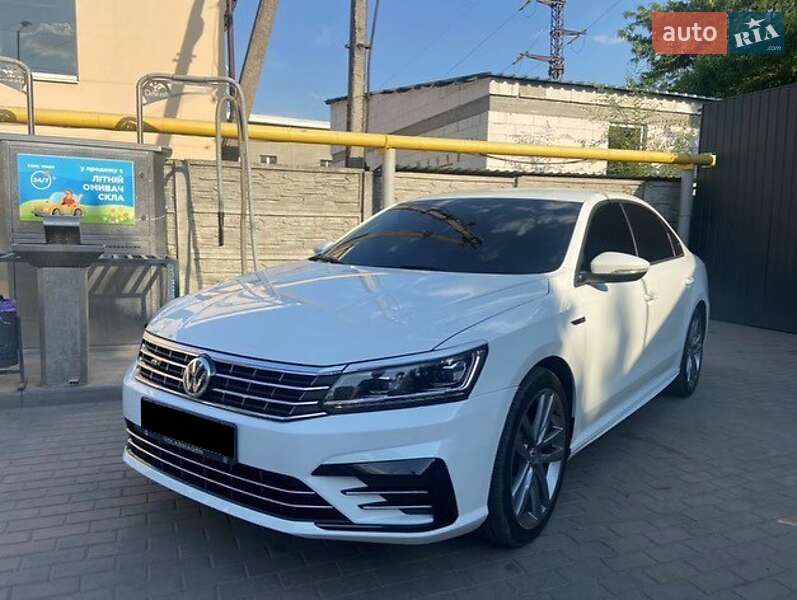 Седан Volkswagen Passat 2018 в Львове