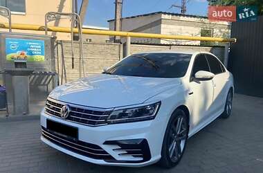 Седан Volkswagen Passat 2018 в Львове