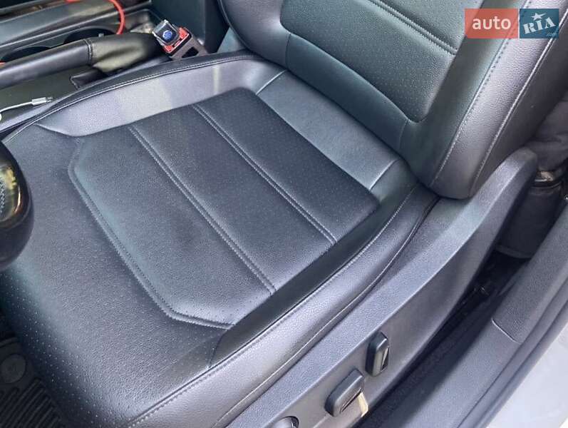 Седан Volkswagen Passat 2018 в Львове