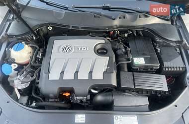 Універсал Volkswagen Passat 2011 в Звягелі