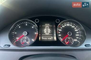 Універсал Volkswagen Passat 2011 в Звягелі