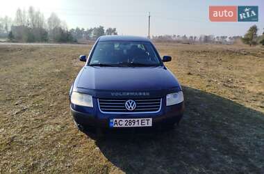 Седан Volkswagen Passat 2003 в Старій Вижівці