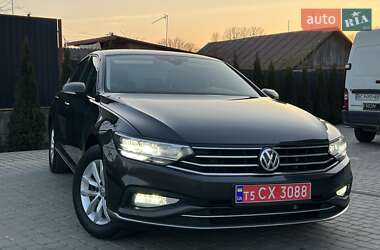 Седан Volkswagen Passat 2020 в Львове