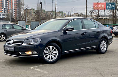 Седан Volkswagen Passat 2011 в Киеве