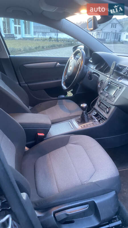 Універсал Volkswagen Passat 2011 в Мукачевому