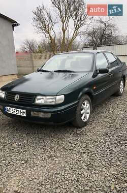 Седан Volkswagen Passat 1994 в Луцке