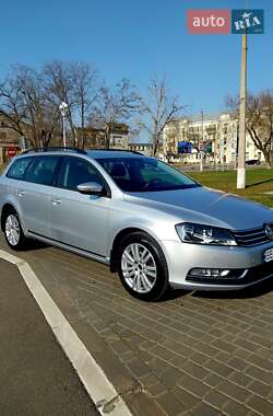 Універсал Volkswagen Passat 2014 в Миколаєві