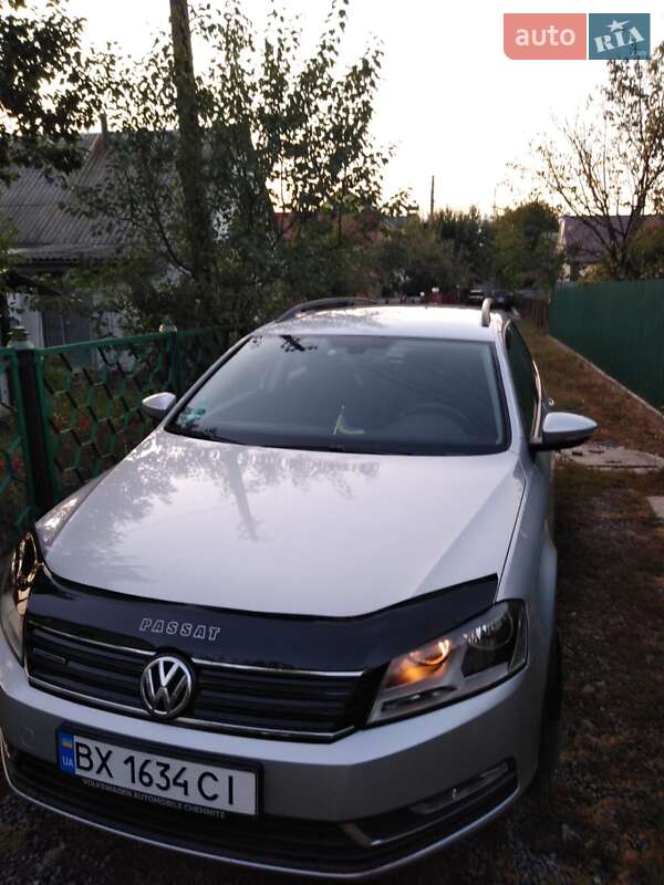 Універсал Volkswagen Passat 2012 в Хмельницькому