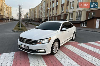 Седан Volkswagen Passat 2015 в Киеве