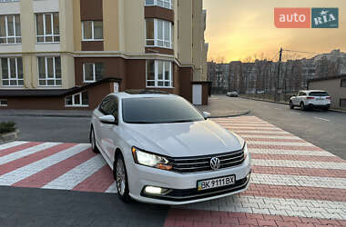 Седан Volkswagen Passat 2015 в Киеве