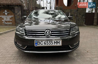 Седан Volkswagen Passat 2013 в Новояворівську