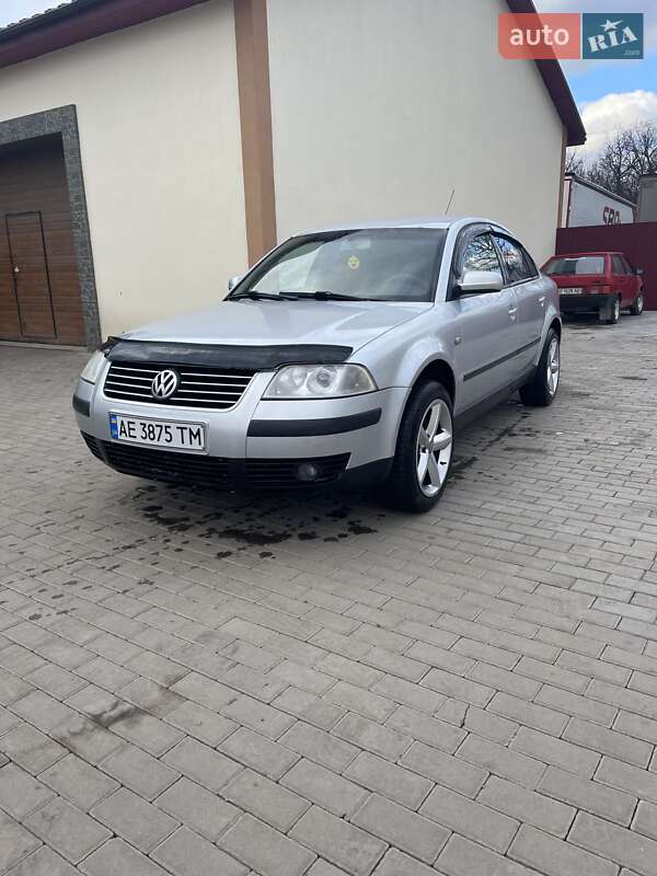 Седан Volkswagen Passat 2001 в Сарнах