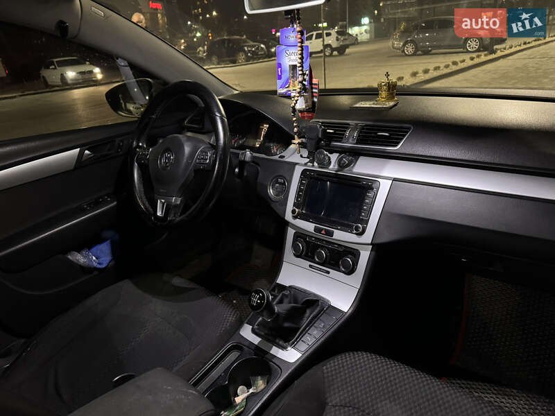 Универсал Volkswagen Passat 2011 в Ужгороде