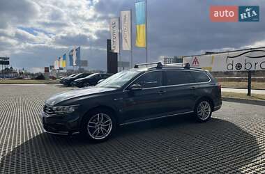 Универсал Volkswagen Passat 2020 в Львове