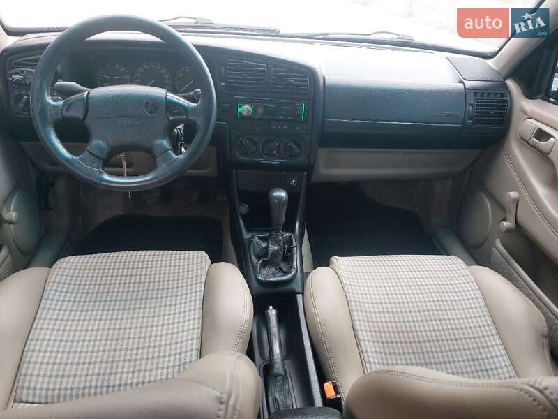 Седан Volkswagen Passat 1996 в Львові