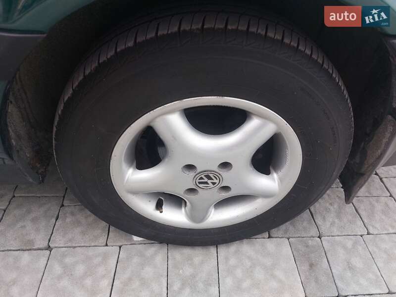 Седан Volkswagen Passat 1996 в Львові