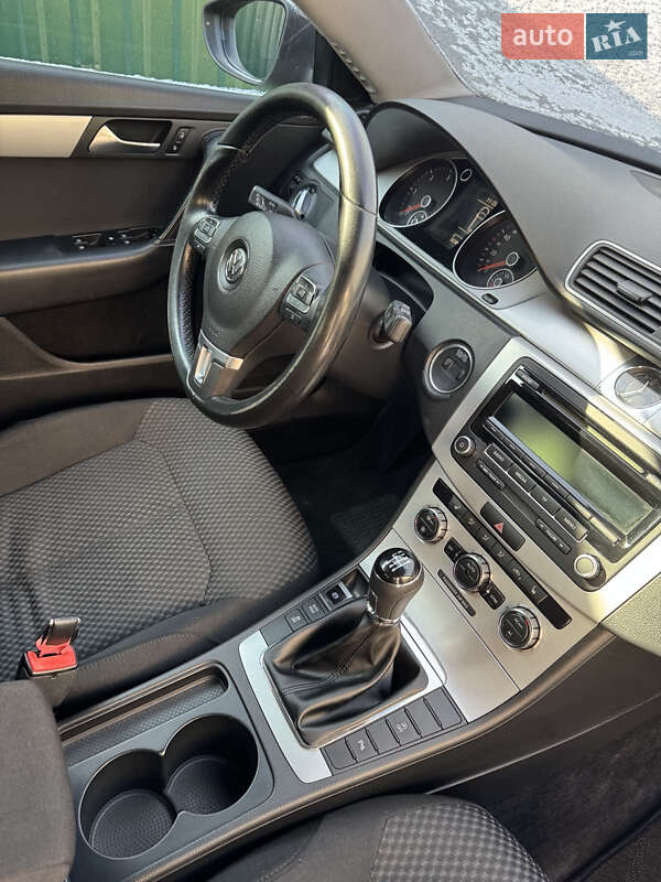 Універсал Volkswagen Passat 2012 в Києві