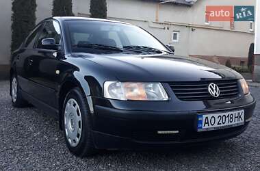 Седан Volkswagen Passat 1999 в Хусте