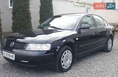 Седан Volkswagen Passat 1999 в Хусте