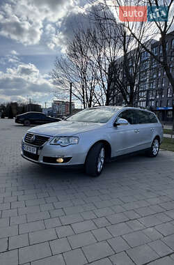 Універсал Volkswagen Passat 2009 в Ужгороді