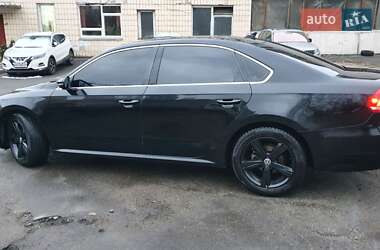 Седан Volkswagen Passat 2011 в Киеве