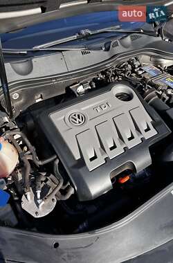 Седан Volkswagen Passat 2012 в 
