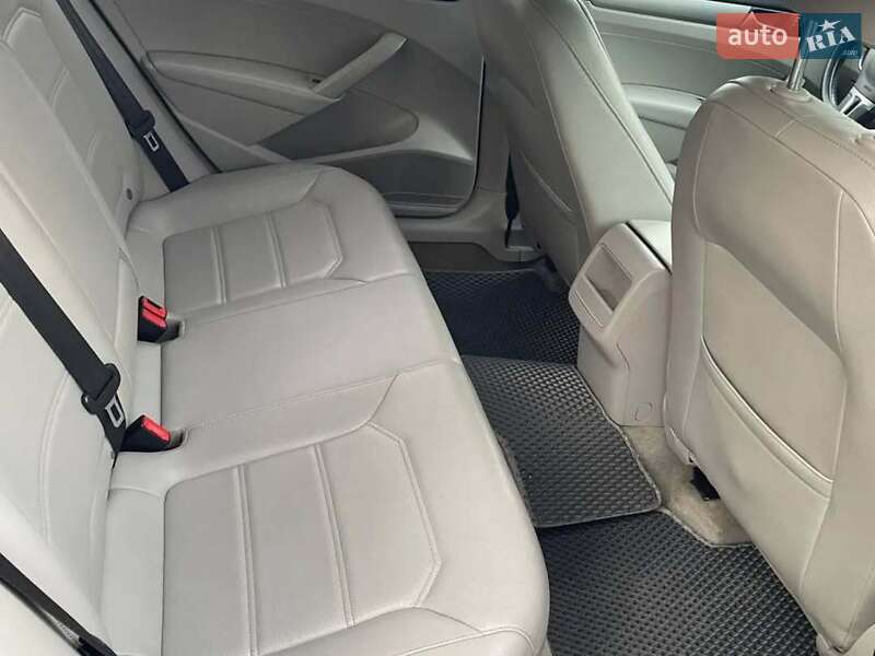 Седан Volkswagen Passat 2015 в Черновцах