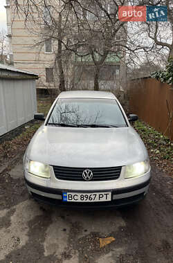 Седан Volkswagen Passat 2000 в Луцке