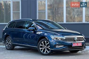 Универсал Volkswagen Passat 2020 в Киеве