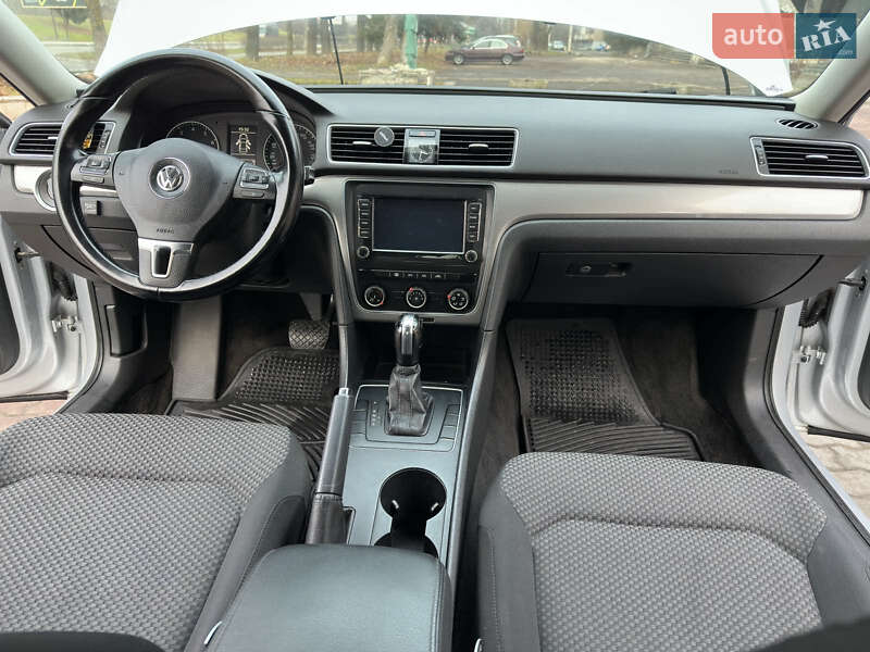 Седан Volkswagen Passat 2012 в Ивано-Франковске