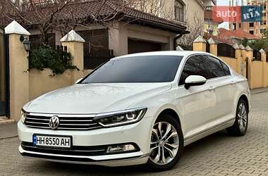 Седан Volkswagen Passat 2015 в Одессе