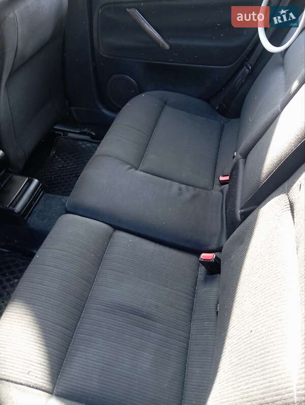 Універсал Volkswagen Passat 2000 в Львові