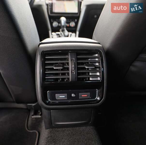 Седан Volkswagen Passat 2019 в Хусте