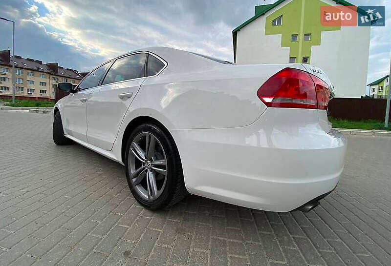 Седан Volkswagen Passat 2013 в Ивано-Франковске