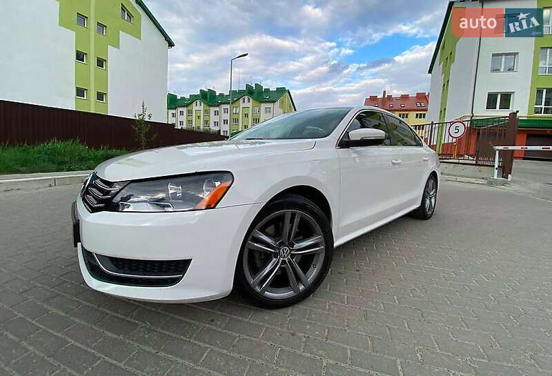 Седан Volkswagen Passat 2013 в Ивано-Франковске