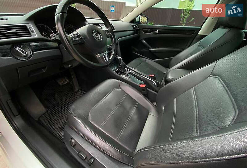 Седан Volkswagen Passat 2013 в Ивано-Франковске