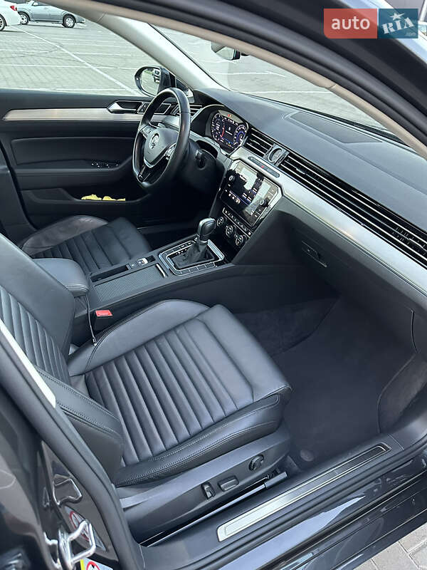 Седан Volkswagen Passat 2018 в Киеве