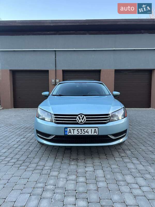 Седан Volkswagen Passat 2012 в Ивано-Франковске
