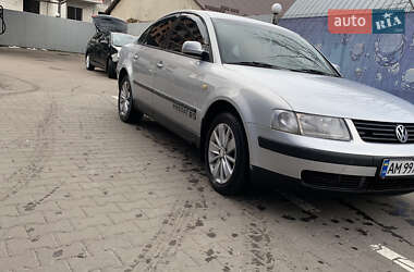 Седан Volkswagen Passat 1998 в Житомире