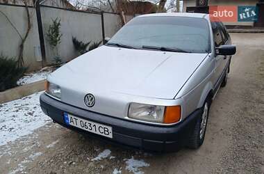 Седан Volkswagen Passat 1988 в Монастыриске