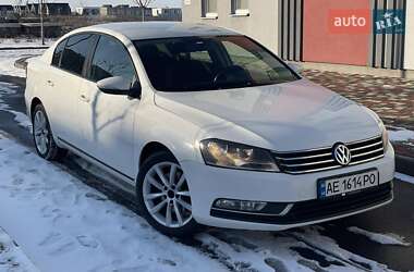 Седан Volkswagen Passat 2011 в Днепре