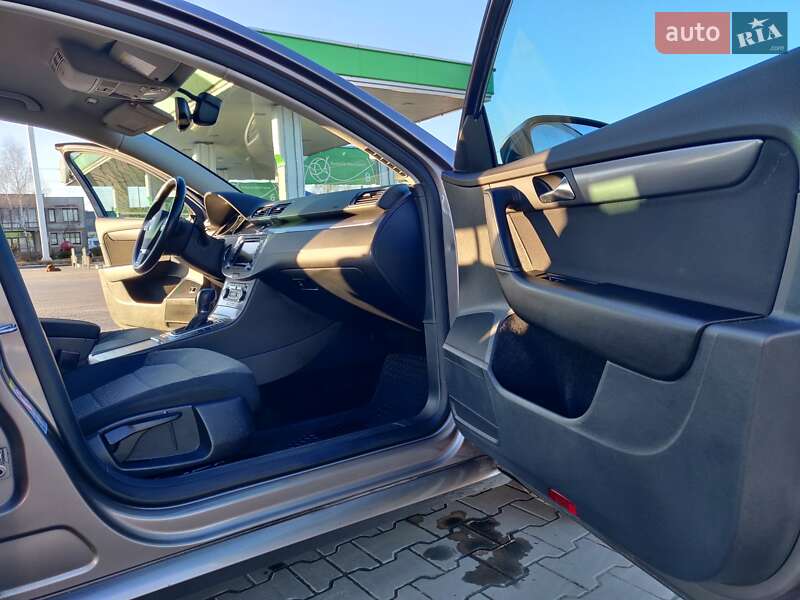 Універсал Volkswagen Passat 2011 в Луцьку