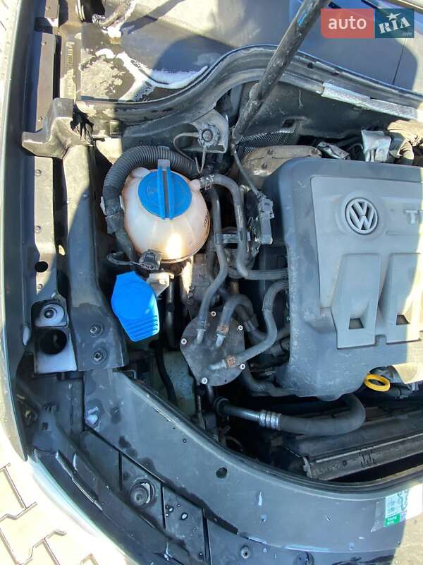 Універсал Volkswagen Passat 2014 в Львові