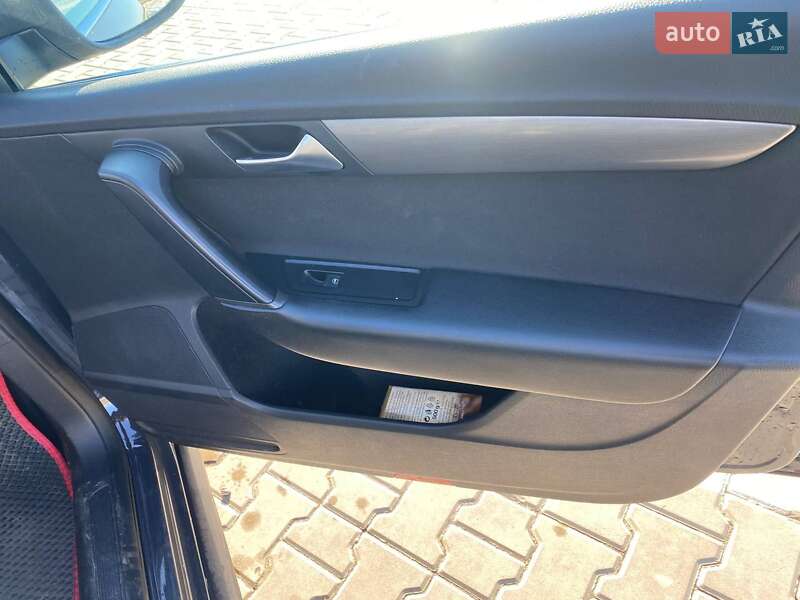 Універсал Volkswagen Passat 2014 в Львові