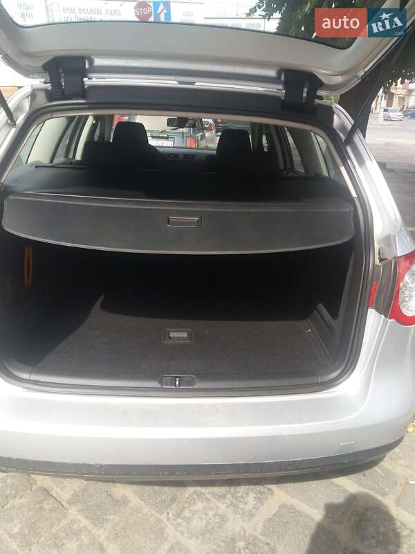 Універсал Volkswagen Passat 2010 в Чернівцях